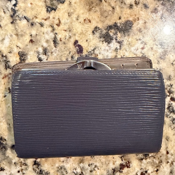 Refinished Louis Vuitton kiss lock wallet - Picture 2 of 6